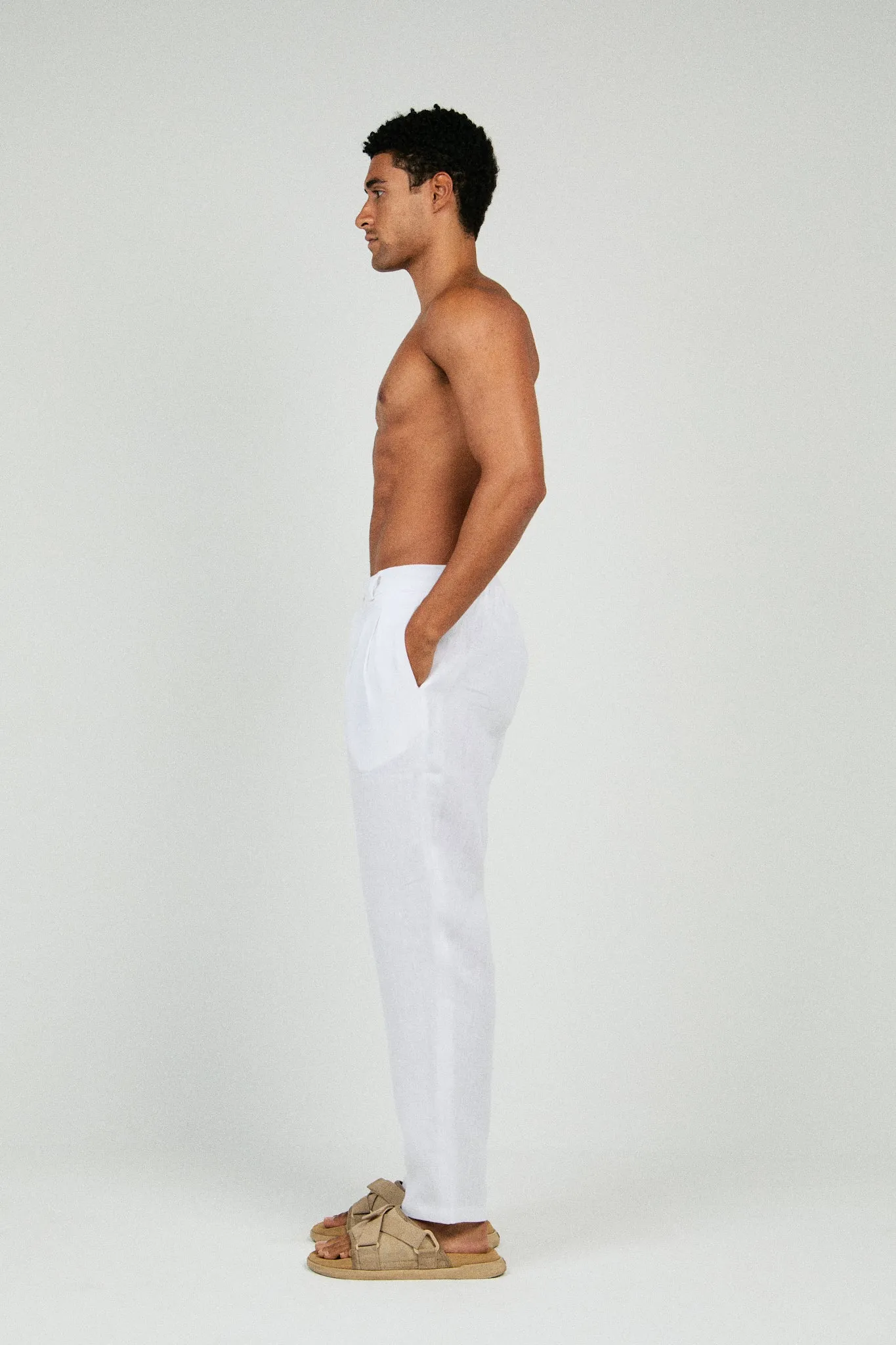 RELAXED FIT PLEATED LINEN PANTS