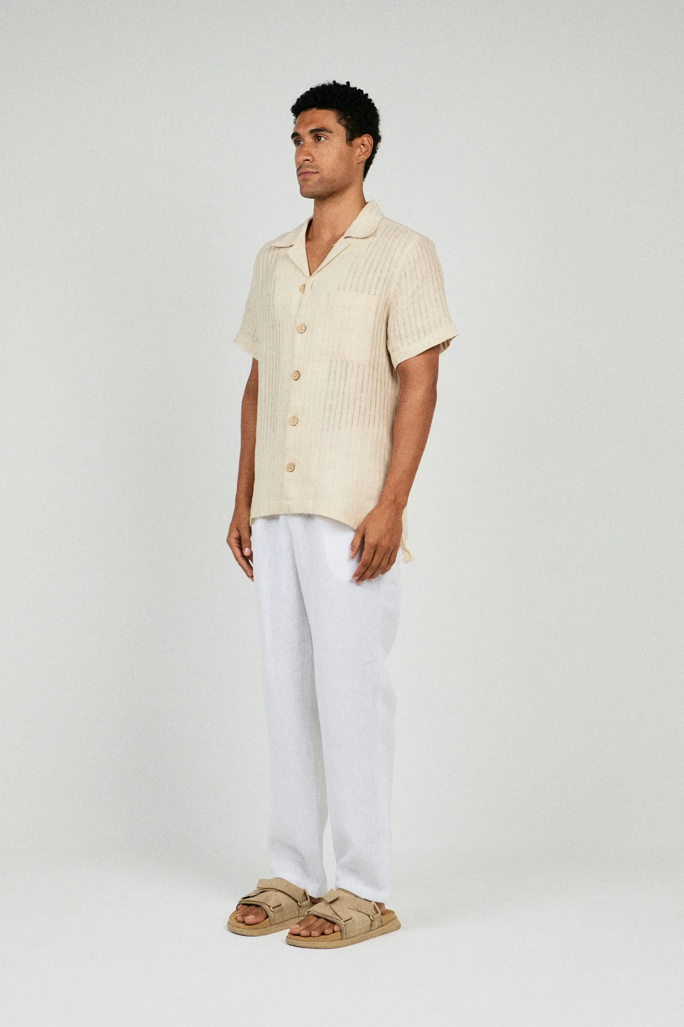 RELAXED FIT PLEATED LINEN PANTS