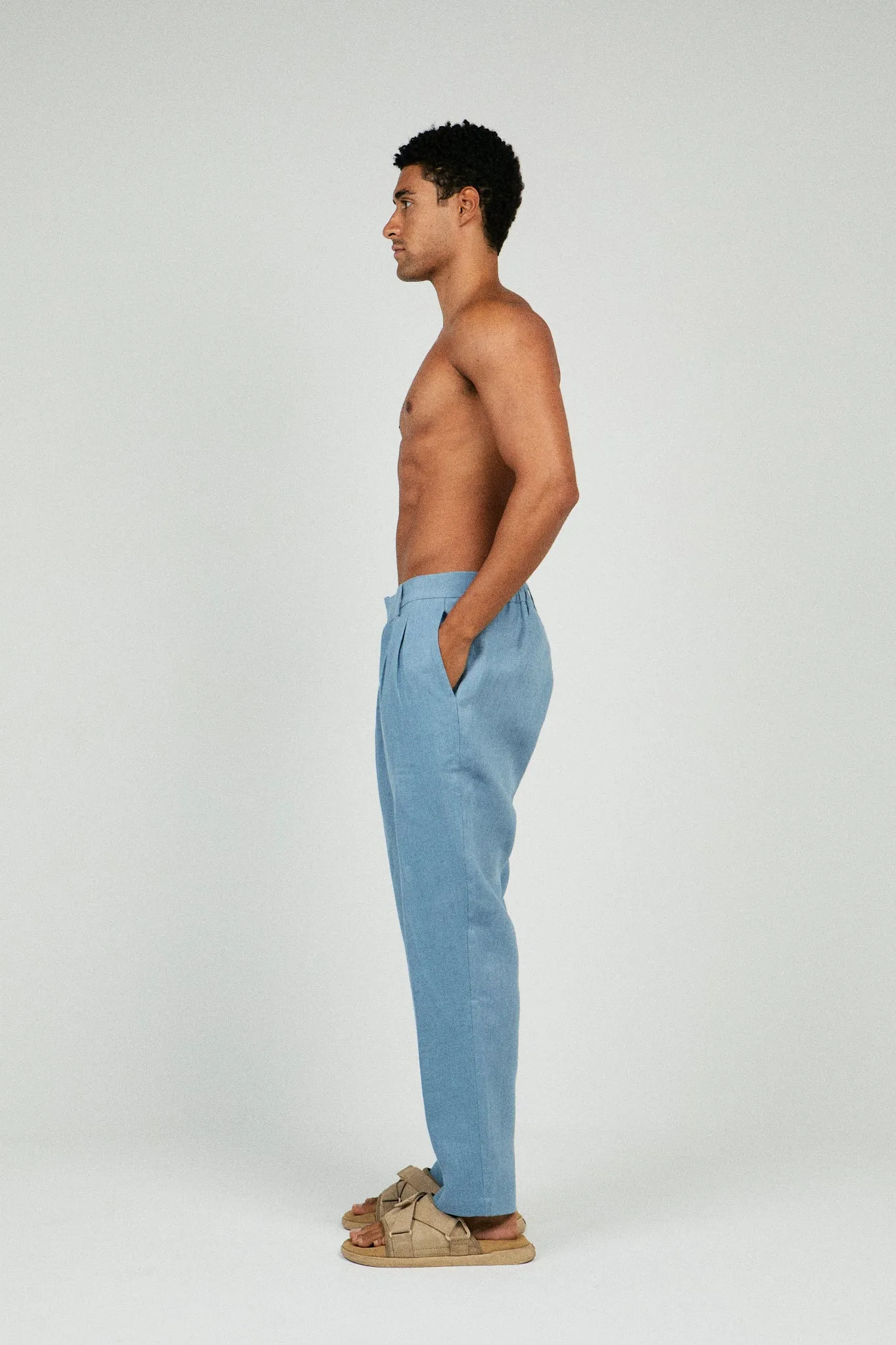 RELAXED FIT PLEATED LINEN PANTS