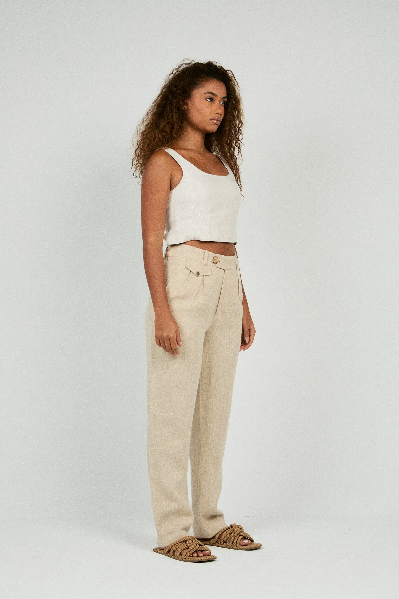 RELAXED FIT PLEATED LINEN PANTS