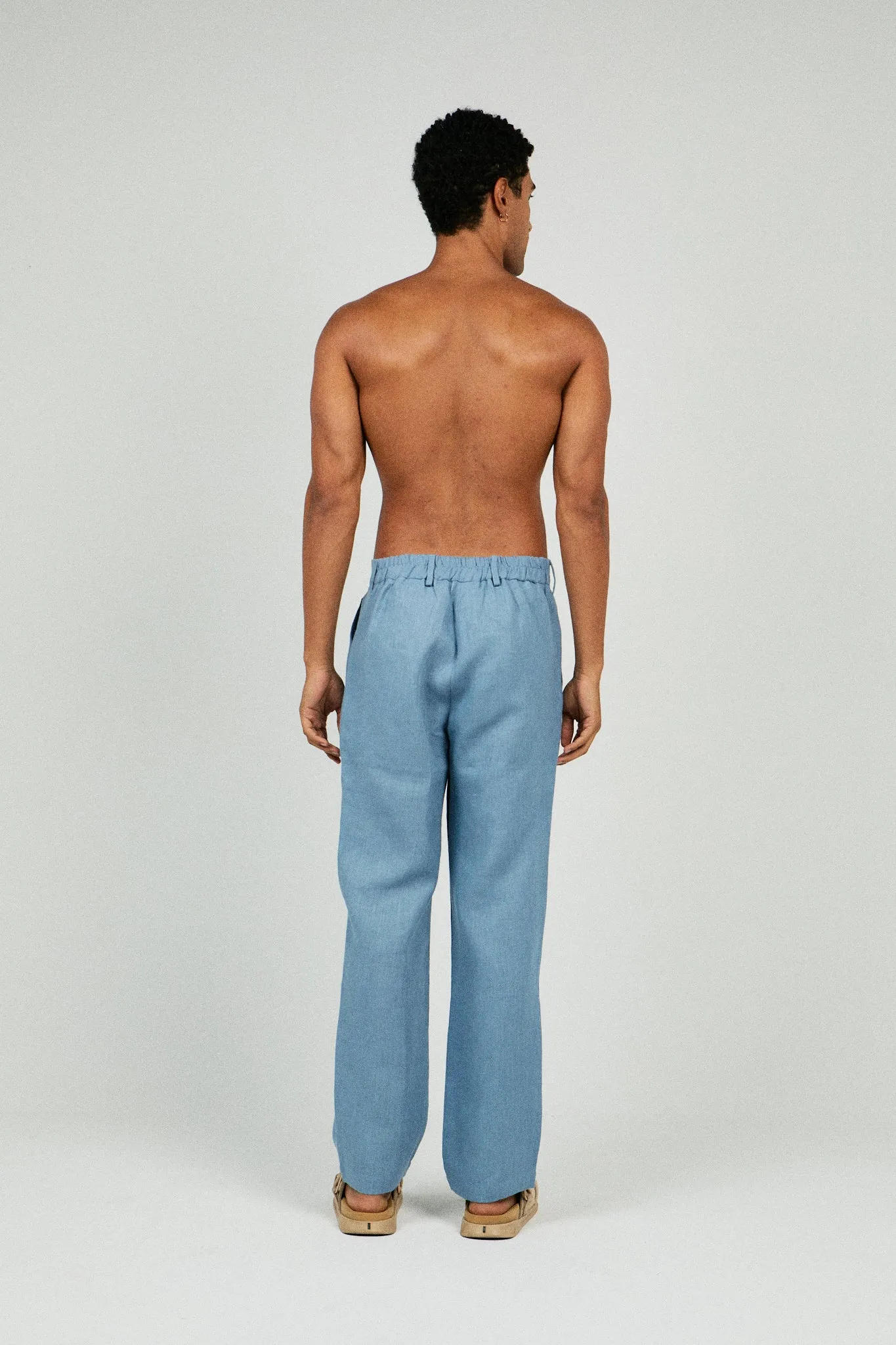 RELAXED FIT PLEATED LINEN PANTS