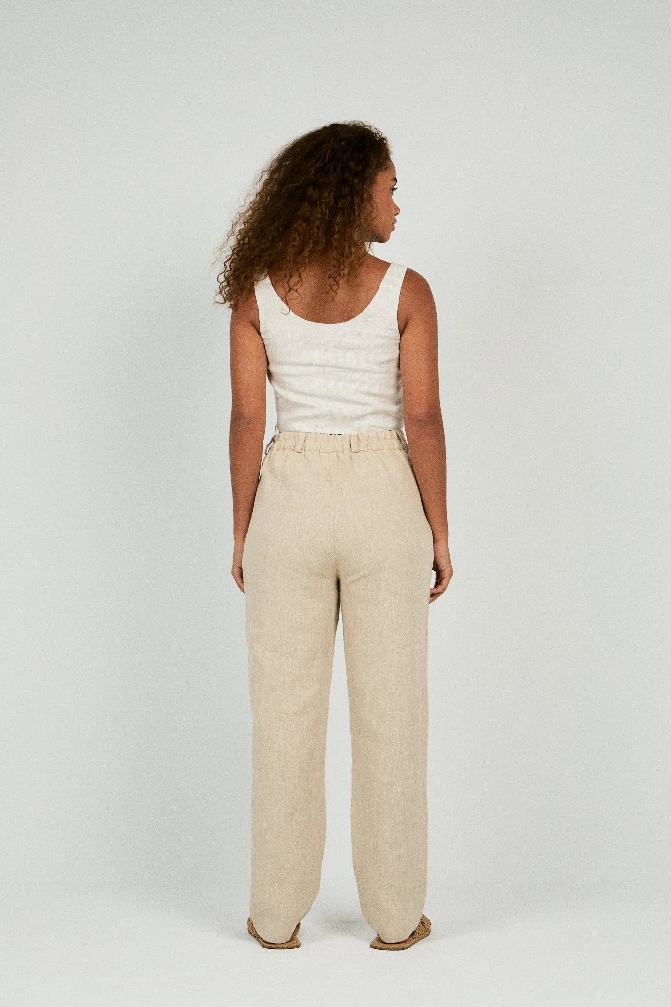RELAXED FIT PLEATED LINEN PANTS