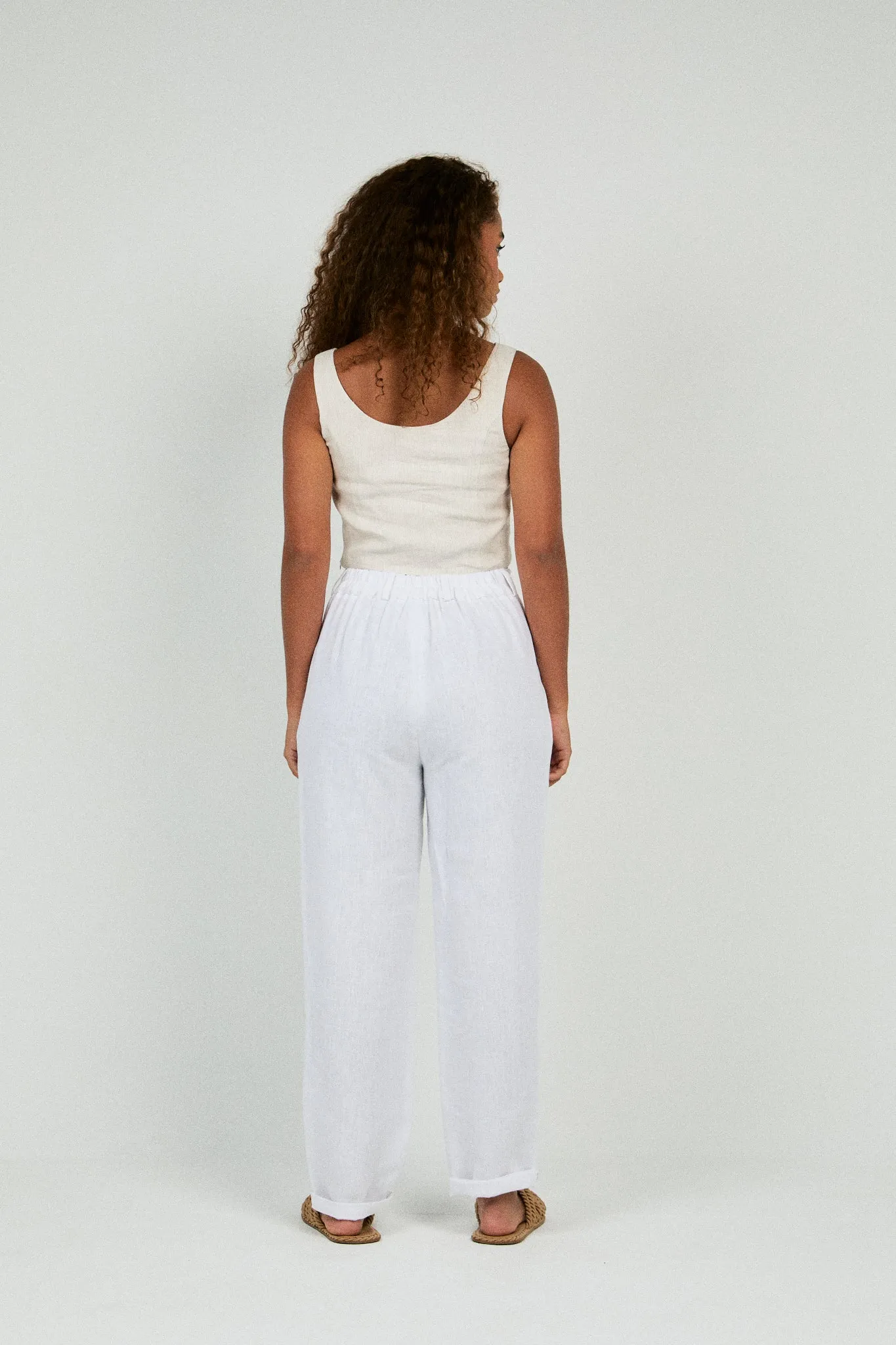 RELAXED FIT PLEATED LINEN PANTS