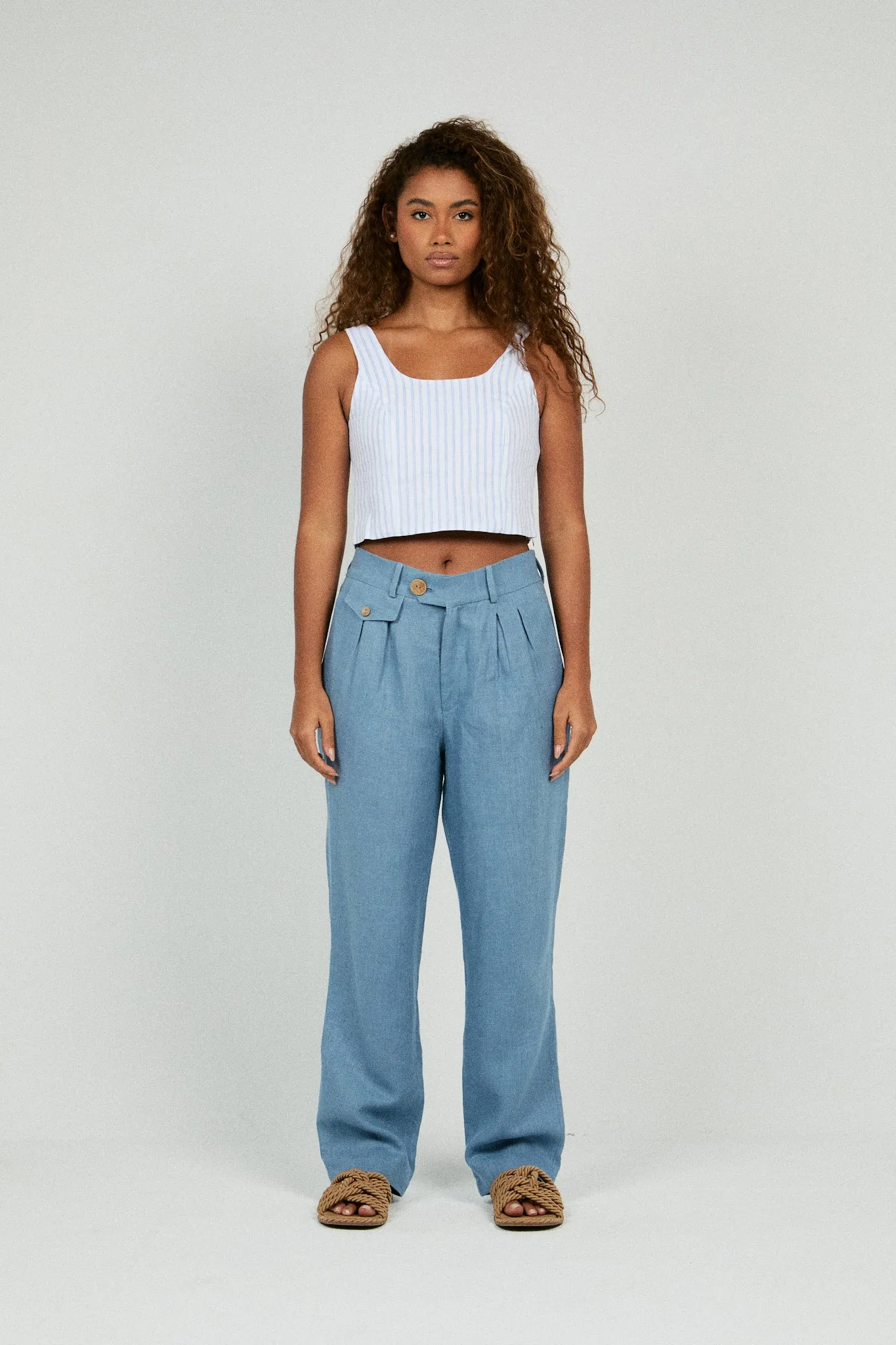 RELAXED FIT PLEATED LINEN PANTS