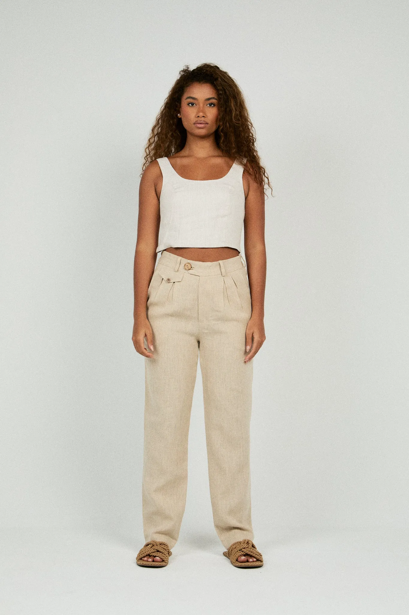 RELAXED FIT PLEATED LINEN PANTS