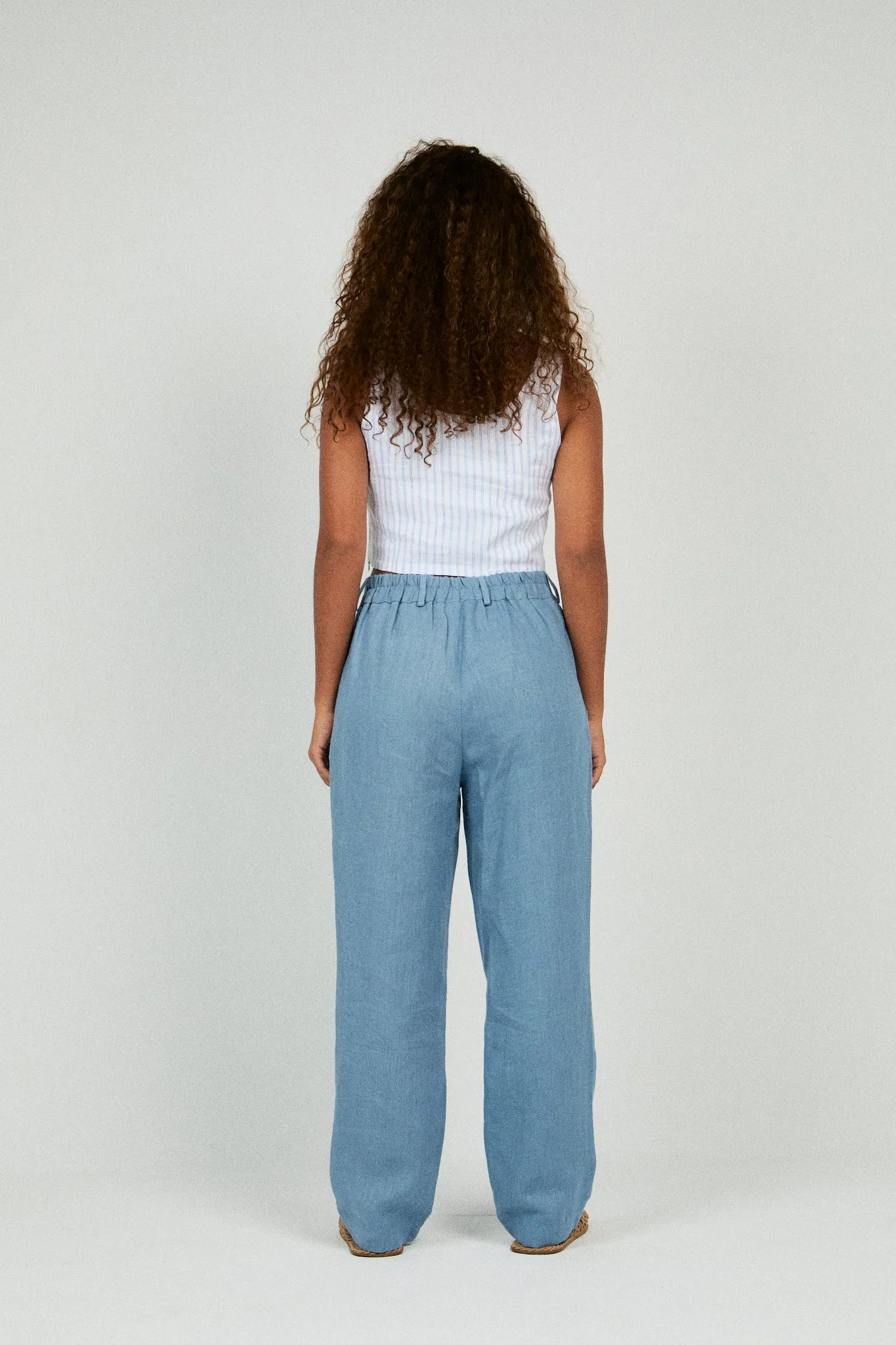 RELAXED FIT PLEATED LINEN PANTS